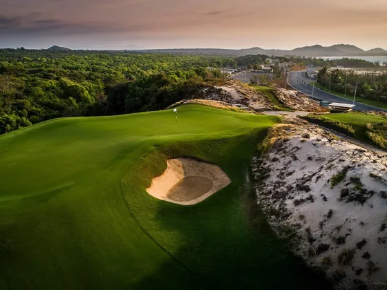 The Bluffs Grand Ho Tram: Dunes above the beach
