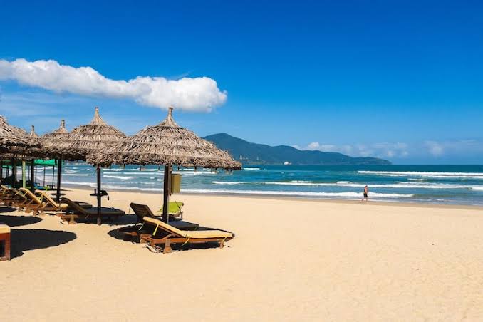 My Khe Beach in Da Nang with white sand, thatched umbrellas and ocean views