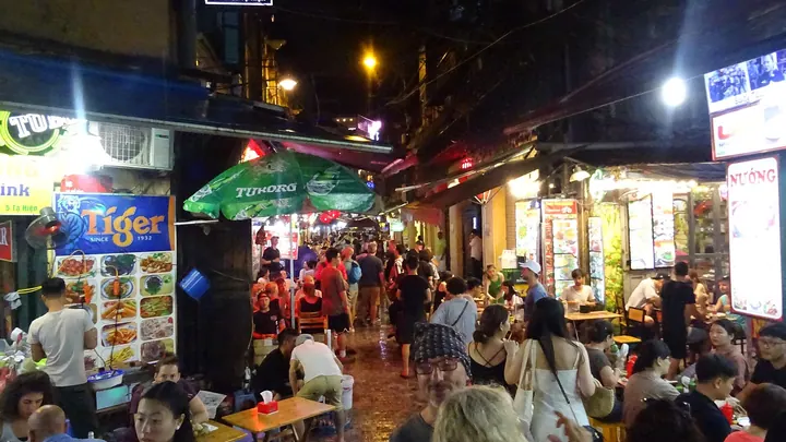 Hanoi Nightlife: Ta Hien Beer Street