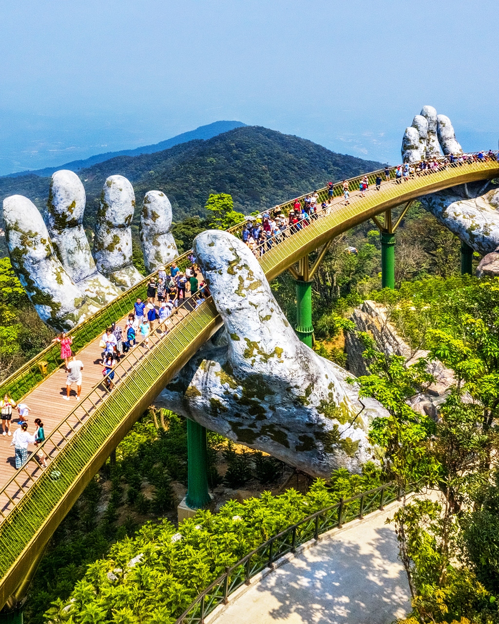 Golden Bridge Ba Na Hills Da Nang